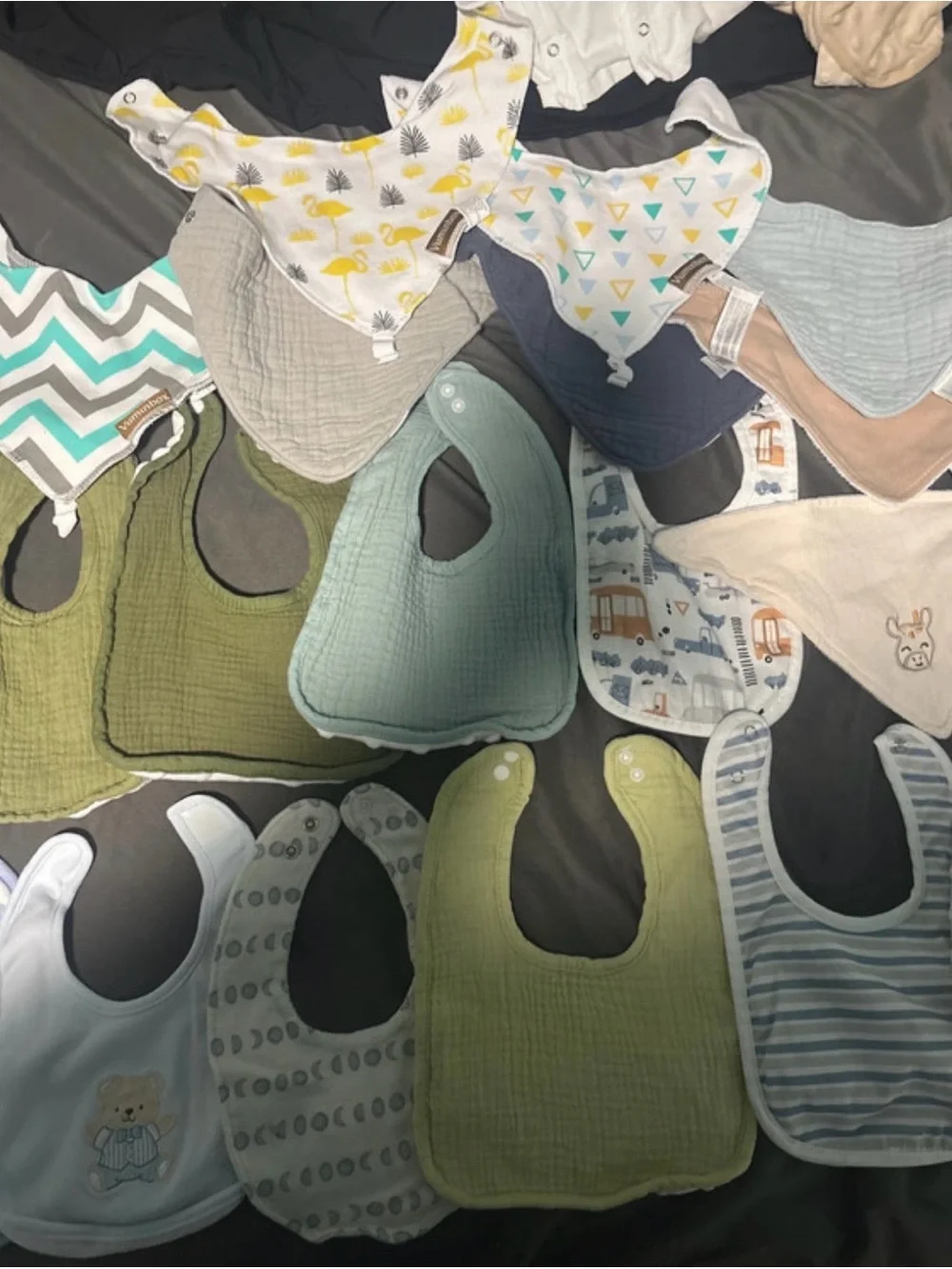 Bundle of bibs 27ct